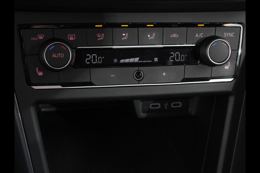 Volkswagen Polo 1.0 TSI DSG Highline 110Pk Navigatie Adaptive Cruise Control Parkeersensoren Voor + Achter Privacy Glass