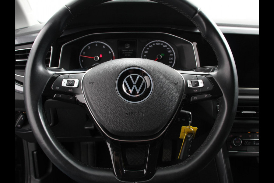 Volkswagen Polo 1.0 TSI DSG Highline 110Pk Navigatie Adaptive Cruise Control Parkeersensoren Voor + Achter Privacy Glass