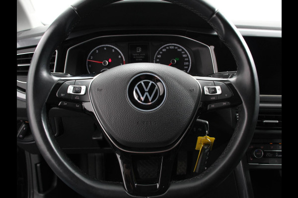 Volkswagen Polo 1.0 TSI DSG Highline 110Pk Navigatie Adaptive Cruise Control Parkeersensoren Voor + Achter Privacy Glass