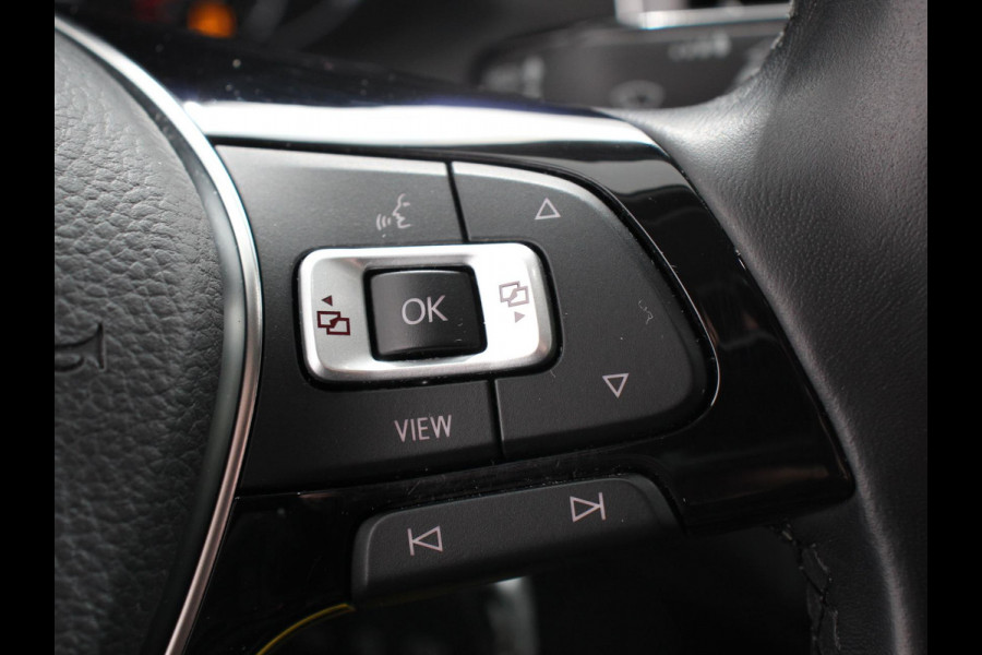 Volkswagen Polo 1.0 TSI DSG Highline 110Pk Navigatie Adaptive Cruise Control Parkeersensoren Voor + Achter Privacy Glass