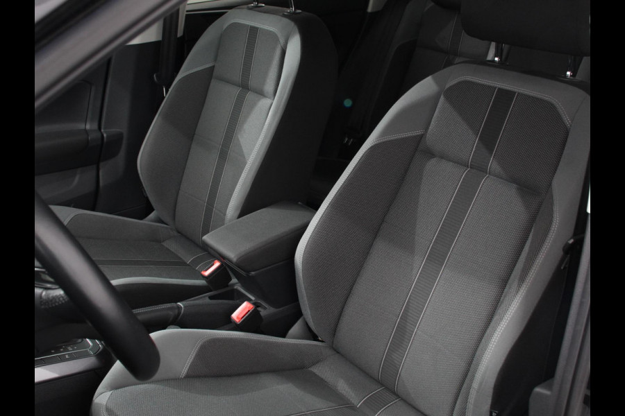 Volkswagen Polo 1.0 TSI DSG Highline 110Pk Navigatie Adaptive Cruise Control Parkeersensoren Voor + Achter Privacy Glass