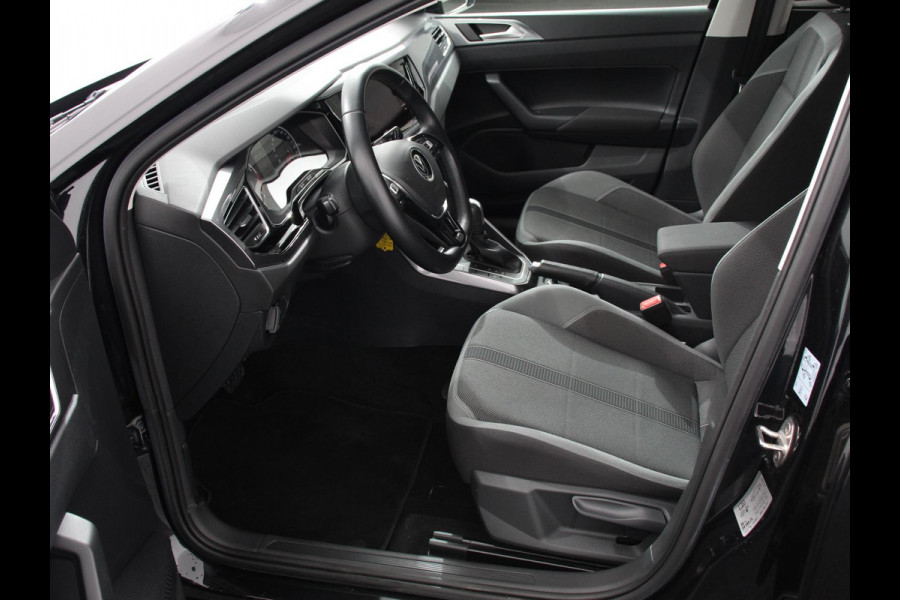 Volkswagen Polo 1.0 TSI DSG Highline 110Pk Navigatie Adaptive Cruise Control Parkeersensoren Voor + Achter Privacy Glass