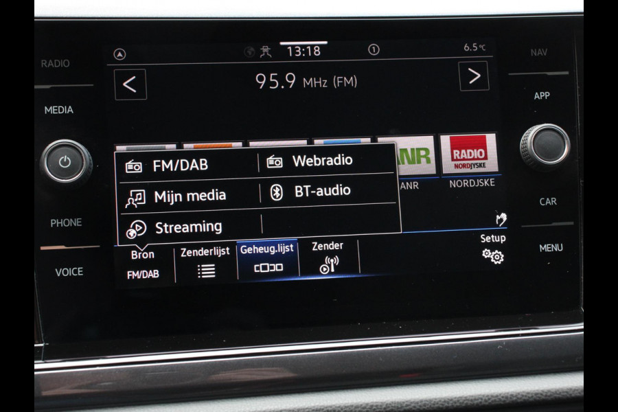 Volkswagen Polo 1.0 TSI DSG Highline 110Pk Navigatie Adaptive Cruise Control Parkeersensoren Voor + Achter Privacy Glass