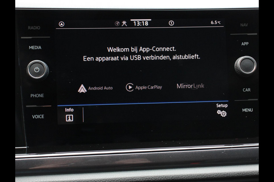 Volkswagen Polo 1.0 TSI DSG Highline 110Pk Navigatie Adaptive Cruise Control Parkeersensoren Voor + Achter Privacy Glass