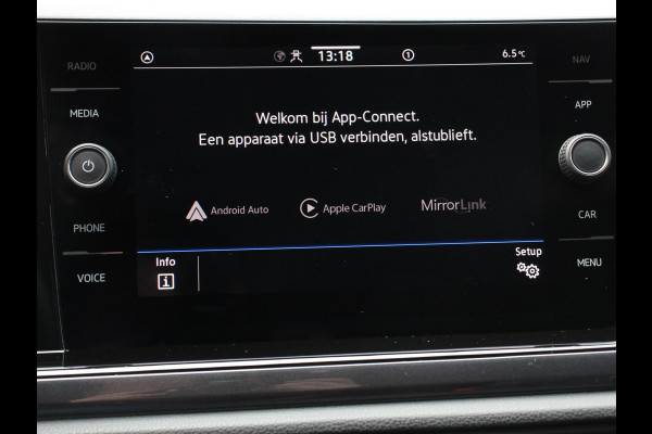 Volkswagen Polo 1.0 TSI DSG Highline 110Pk Navigatie Adaptive Cruise Control Parkeersensoren Voor + Achter Privacy Glass