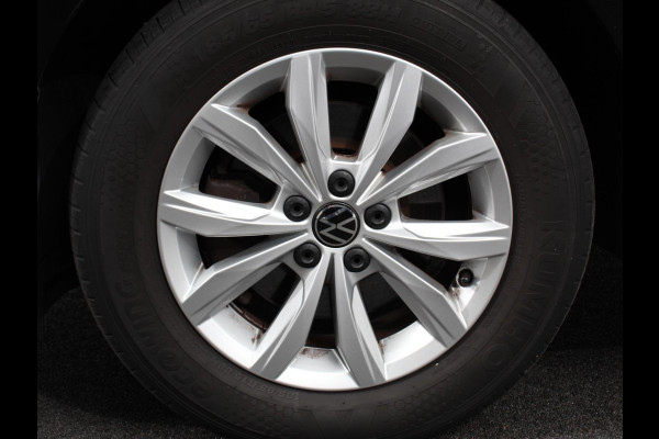 Volkswagen Polo 1.0 TSI DSG Highline 110Pk Navigatie Adaptive Cruise Control Parkeersensoren Voor + Achter Privacy Glass