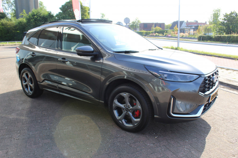 Ford Kuga 2.5-243pk PHEV ST-Line X. Nieuwste model ! Van €. 54.937,- voor €. 44.450,- ! Trekgewicht van 2.100kg ! Schuif / kanteldak Elektrisch inklapbare Trekhaak,  AGR Stoelen voor L+R, 360 Camera, HUB, Apple/Androidauto, Elektrisch verstelbare stoelen, LED V+A, Trekgewicht 2100kg !
