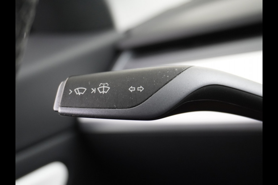 Tesla Model 3 Long Range AWD 75kWh 463PK Trekhaak 19" Ivory FSD-3 Computer Premium Audio AutoPilot Panoramadak Camera's Leer Adaptive-Cruise-C 4WD Stoel en achterbank verwarming Elektr.Stoelen+Memory+Easy-Entry WiFi Garantie op Accu tot 23-12-2027/192.000km