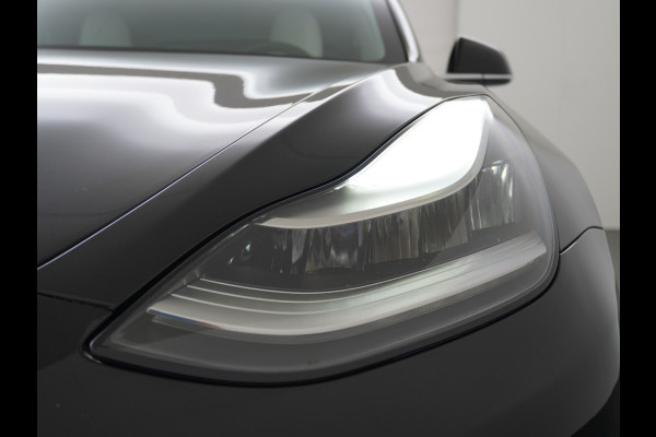 Tesla Model 3 Long Range AWD 75kWh 463PK Trekhaak 19" Ivory FSD-3 Computer Premium Audio AutoPilot Panoramadak Camera's Leer Adaptive-Cruise-C 4WD Stoel en achterbank verwarming Elektr.Stoelen+Memory+Easy-Entry WiFi Garantie op Accu tot 23-12-2027/192.000km