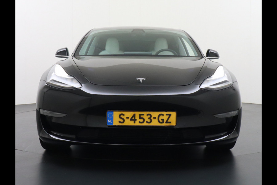 Tesla Model 3 Long Range AWD 75kWh 463PK Trekhaak 19" Ivory FSD-3 Computer Premium Audio AutoPilot Panoramadak Camera's Leer Adaptive-Cruise-C 4WD Stoel en achterbank verwarming Elektr.Stoelen+Memory+Easy-Entry WiFi Garantie op Accu tot 23-12-2027/192.000km