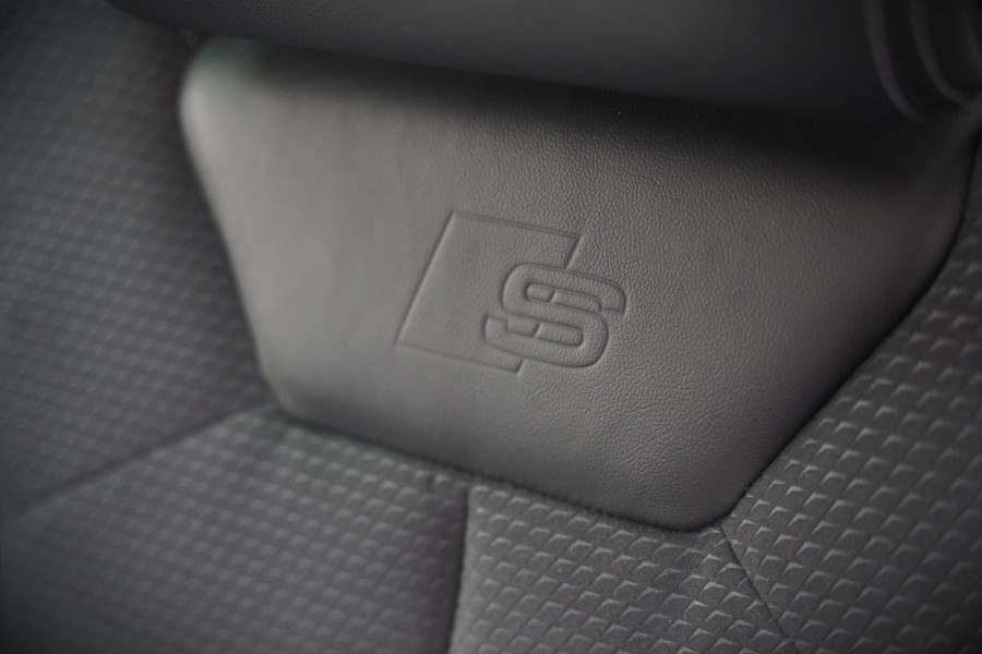 Audi Q3 45 TFSI e S edition | S-Line | Panoramadak | Sonos | Keyless | 360° Camera | Elek. Trekhaak | Matrix led | Dodehoekdetectie | BTW | Leer | Adaptive Cruise Control | Stoelverwarming | Elektrische Stoelen | Virtua