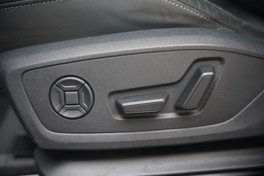 Audi Q3 45 TFSI e S edition | S-Line | Panoramadak | Sonos | Keyless | 360° Camera | Elek. Trekhaak | Matrix led | Dodehoekdetectie | BTW | Leer | Adaptive Cruise Control | Stoelverwarming | Elektrische Stoelen | Virtua