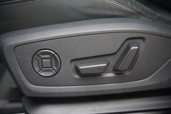 Audi Q3 45 TFSI e S edition | S-Line | Panoramadak | Sonos | Keyless | 360° Camera | Elek. Trekhaak | Matrix led | Dodehoekdetectie | BTW | Leer | Adaptive Cruise Control | Stoelverwarming | Elektrische Stoelen | Virtua