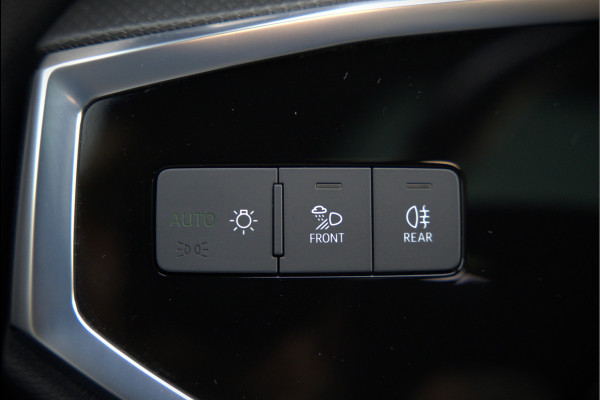 Audi Q3 45 TFSI e S edition | S-Line | Panoramadak | Sonos | Keyless | 360° Camera | Elek. Trekhaak | Matrix led | Dodehoekdetectie | BTW | Leer | Adaptive Cruise Control | Stoelverwarming | Elektrische Stoelen | Virtua