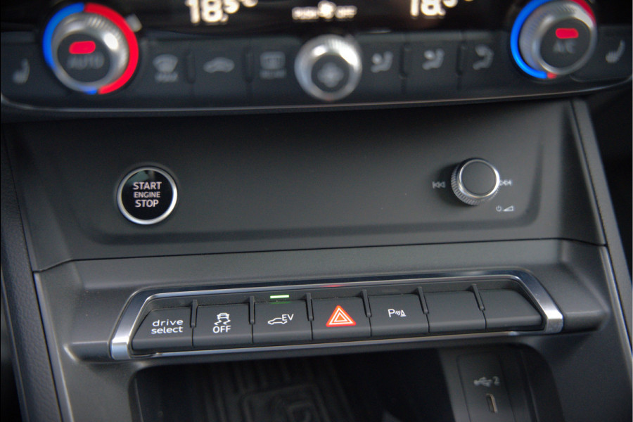 Audi Q3 45 TFSI e S edition | S-Line | Panoramadak | Sonos | Keyless | 360° Camera | Elek. Trekhaak | Matrix led | Dodehoekdetectie | BTW | Leer | Adaptive Cruise Control | Stoelverwarming | Elektrische Stoelen | Virtua