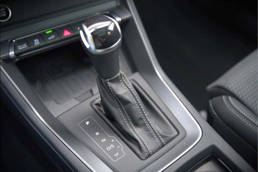 Audi Q3 45 TFSI e S edition | S-Line | Panoramadak | Sonos | Keyless | 360° Camera | Elek. Trekhaak | Matrix led | Dodehoekdetectie | BTW | Leer | Adaptive Cruise Control | Stoelverwarming | Elektrische Stoelen | Virtua