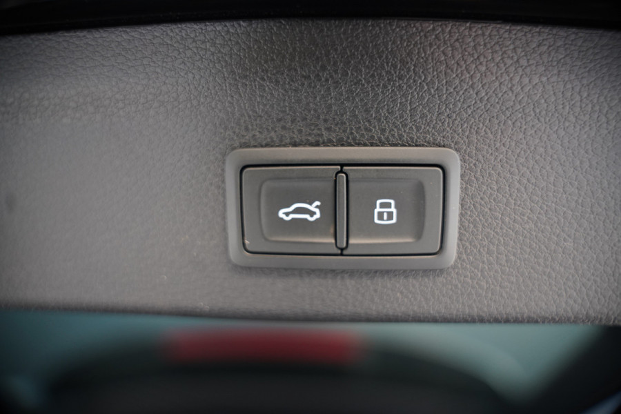 Audi Q3 45 TFSI e S edition | S-Line | Panoramadak | Sonos | Keyless | 360° Camera | Elek. Trekhaak | Matrix led | Dodehoekdetectie | BTW | Leer | Adaptive Cruise Control | Stoelverwarming | Elektrische Stoelen | Virtua