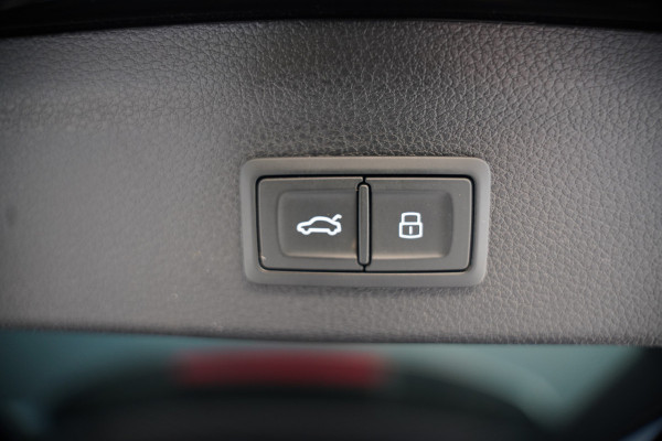 Audi Q3 45 TFSI e S edition | S-Line | Panoramadak | Sonos | Keyless | 360° Camera | Elek. Trekhaak | Matrix led | Dodehoekdetectie | BTW | Leer | Adaptive Cruise Control | Stoelverwarming | Elektrische Stoelen | Virtua