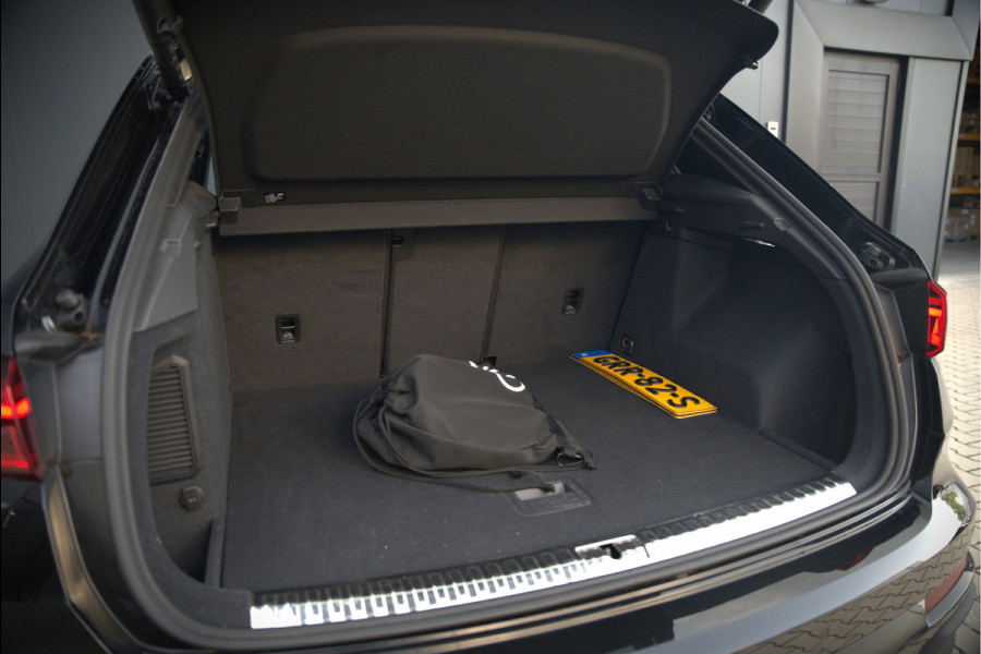 Audi Q3 45 TFSI e S edition | S-Line | Panoramadak | Sonos | Keyless | 360° Camera | Elek. Trekhaak | Matrix led | Dodehoekdetectie | BTW | Leer | Adaptive Cruise Control | Stoelverwarming | Elektrische Stoelen | Virtua