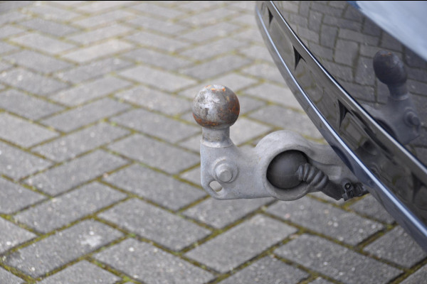 Volvo XC90 T8 390PK Automaat Recharge AWD R-Design / Adaptieve cruise control/ BLIS/ Luchtvering/ Trekhaak/ Harman Kardon Audio/ Apple carplay/ parkeersensoren met 360 Camera/ Elektrische achterklep/ Keyless/ Head up display