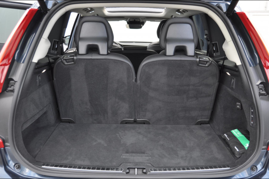 Volvo XC90 T8 390PK Automaat Recharge AWD R-Design / Adaptieve cruise control/ BLIS/ Luchtvering/ Trekhaak/ Harman Kardon Audio/ Apple carplay/ parkeersensoren met 360 Camera/ Elektrische achterklep/ Keyless/ Head up display