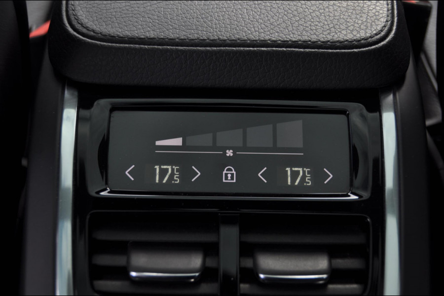 Volvo XC90 T8 390PK Automaat Recharge AWD R-Design / Adaptieve cruise control/ BLIS/ Luchtvering/ Trekhaak/ Harman Kardon Audio/ Apple carplay/ parkeersensoren met 360 Camera/ Elektrische achterklep/ Keyless/ Head up display