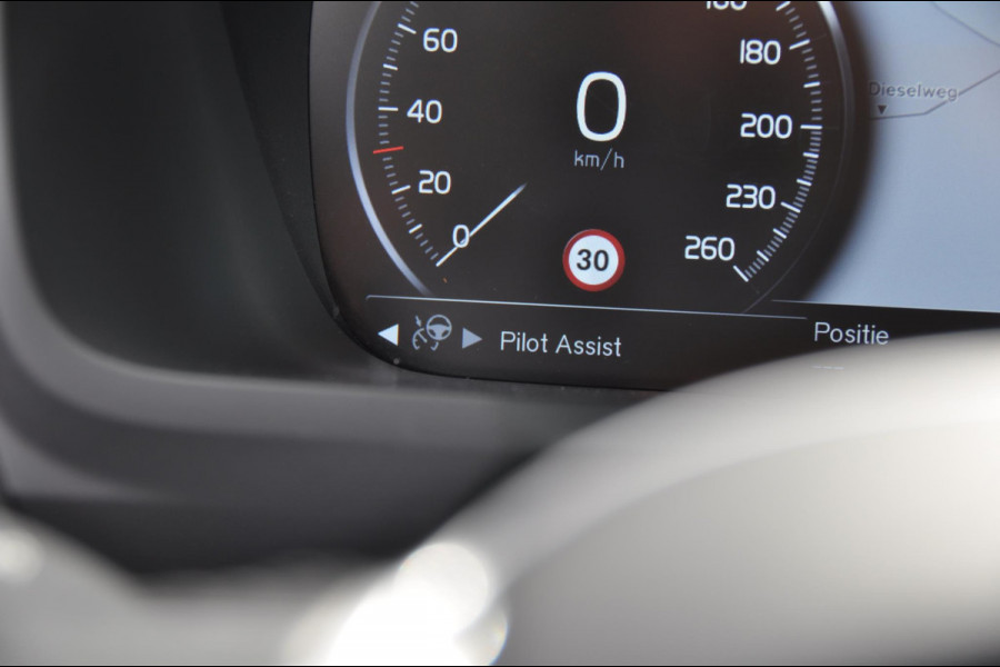 Volvo XC90 T8 390PK Automaat Recharge AWD R-Design / Adaptieve cruise control/ BLIS/ Luchtvering/ Trekhaak/ Harman Kardon Audio/ Apple carplay/ parkeersensoren met 360 Camera/ Elektrische achterklep/ Keyless/ Head up display