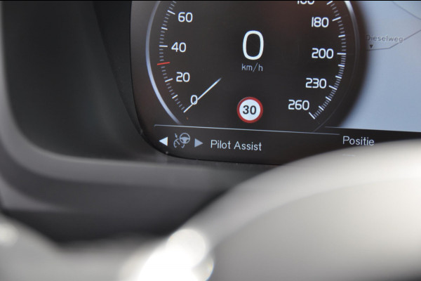 Volvo XC90 T8 390PK Automaat Recharge AWD R-Design / Adaptieve cruise control/ BLIS/ Luchtvering/ Trekhaak/ Harman Kardon Audio/ Apple carplay/ parkeersensoren met 360 Camera/ Elektrische achterklep/ Keyless/ Head up display