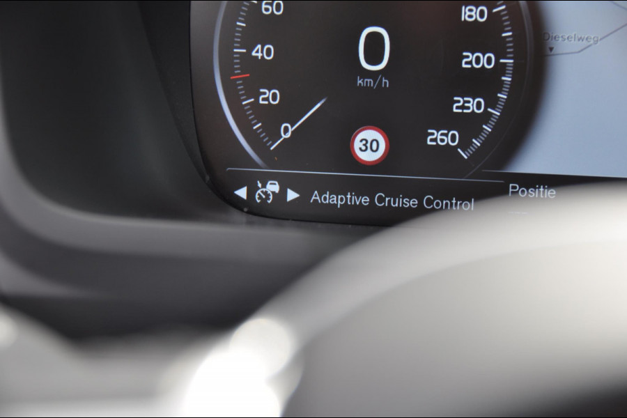 Volvo XC90 T8 390PK Automaat Recharge AWD R-Design / Adaptieve cruise control/ BLIS/ Luchtvering/ Trekhaak/ Harman Kardon Audio/ Apple carplay/ parkeersensoren met 360 Camera/ Elektrische achterklep/ Keyless/ Head up display