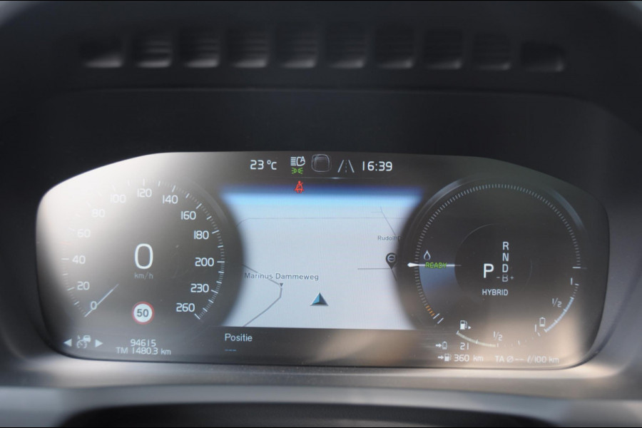 Volvo XC90 T8 390PK Automaat Recharge AWD R-Design / Adaptieve cruise control/ BLIS/ Luchtvering/ Trekhaak/ Harman Kardon Audio/ Apple carplay/ parkeersensoren met 360 Camera/ Elektrische achterklep/ Keyless/ Head up display