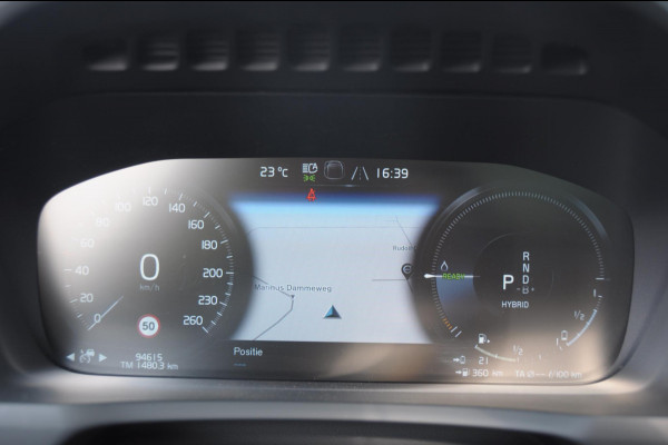 Volvo XC90 T8 390PK Automaat Recharge AWD R-Design / Adaptieve cruise control/ BLIS/ Luchtvering/ Trekhaak/ Harman Kardon Audio/ Apple carplay/ parkeersensoren met 360 Camera/ Elektrische achterklep/ Keyless/ Head up display