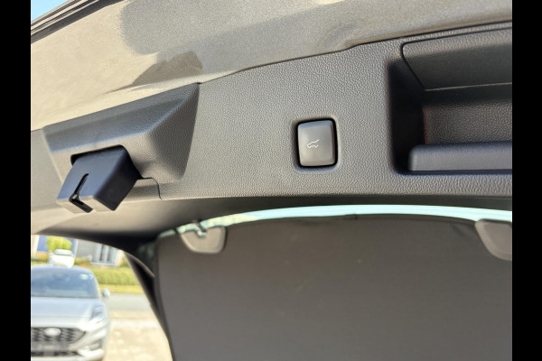 Ford Kuga 2.5 PHEV ST-Line X | Bellen voor bezichtiging | Wegklapbare trekhaak | Panoramadak | Winter Pack | Head up Display | All season banden