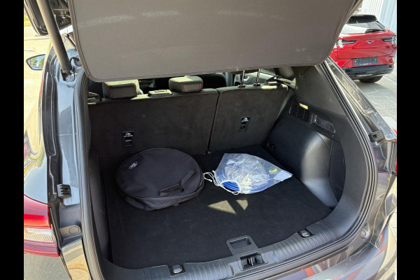 Ford Kuga 2.5 PHEV ST-Line X | Bellen voor bezichtiging | Wegklapbare trekhaak | Panoramadak | Winter Pack | Head up Display | All season banden