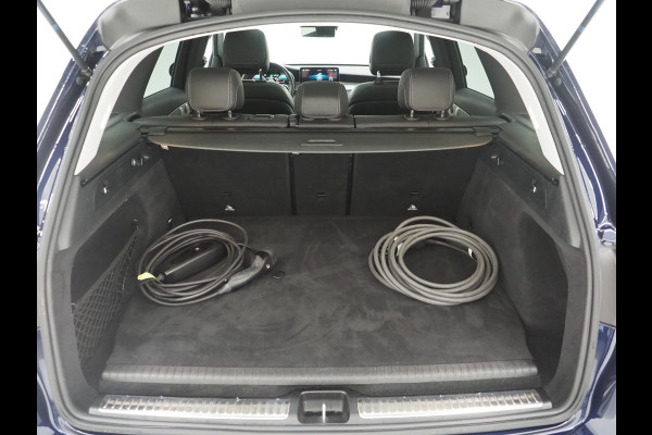 Mercedes-Benz GLC 300e 4MATIC Premium Plus | Panoramadak | Trekhaak | Burmester | 360 | Adaptive Cruise | Keyless