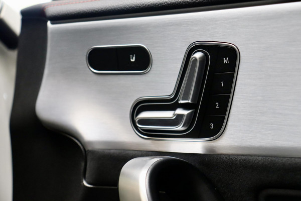 Mercedes-Benz CLA-Klasse 200 AMG|PANO|Ambient|TrkHk|Memory stoelen