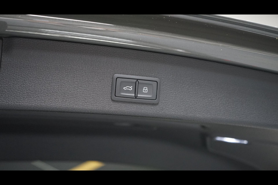 Audi Q3 35 TFSI 3x S-Line Black Optik AUTOMAAT-ACC-ALCANTARA-AUDI SOUND-AMBIANCE-CAMERA-DAB-DRIVE SELECT-KEYLESS-MATRIX LED