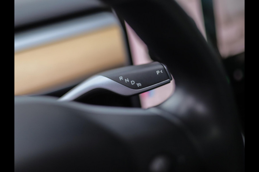 Tesla Model 3 Long Range AWD 75 kWh | Leder | Stoelverw. | Autopilot | Pano | Camera
