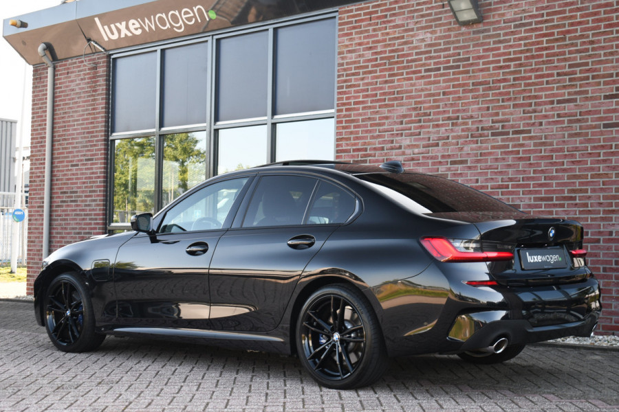 BMW 3-serie 330e M-Sport Pano H/K El-zetels Adp-onderstel El-klep Camera