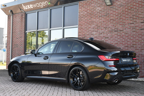 BMW 3-serie 330e M-Sport Pano H/K El-zetels Adp-onderstel El-klep Camera