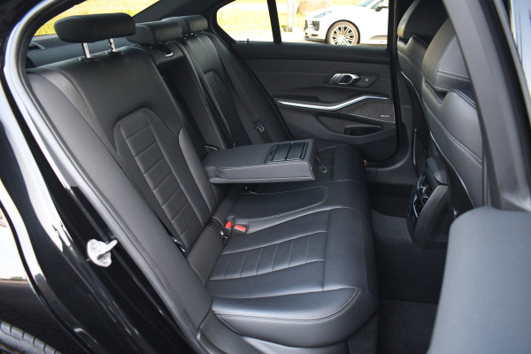 BMW 3-serie 330e M-Sport Pano H/K El-zetels Adp-onderstel El-klep Camera