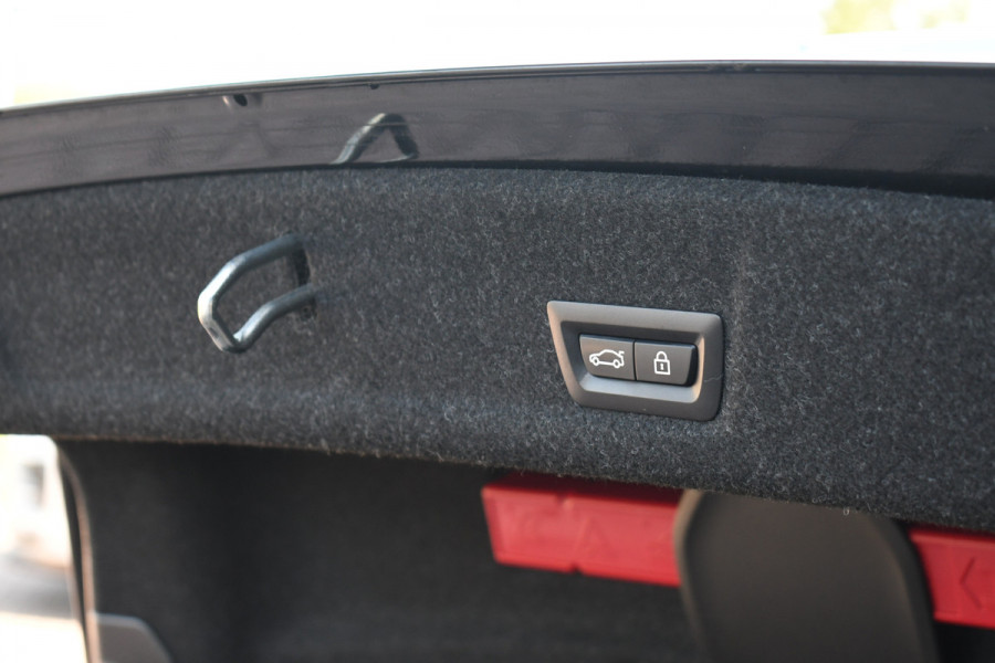 BMW 3-serie 330e M-Sport Pano H/K El-zetels Adp-onderstel El-klep Camera