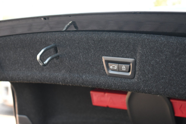 BMW 3-serie 330e M-Sport Pano H/K El-zetels Adp-onderstel El-klep Camera