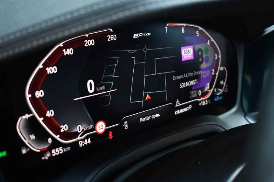 BMW 3-serie 330e M-Sport Pano H/K El-zetels Adp-onderstel El-klep Camera