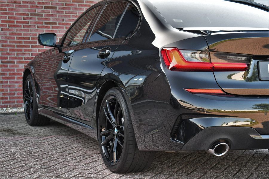 BMW 3-serie 330e M-Sport Pano H/K El-zetels Adp-onderstel El-klep Camera