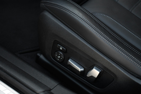 BMW 3-serie 330e M-Sport Pano H/K El-zetels Adp-onderstel El-klep Camera