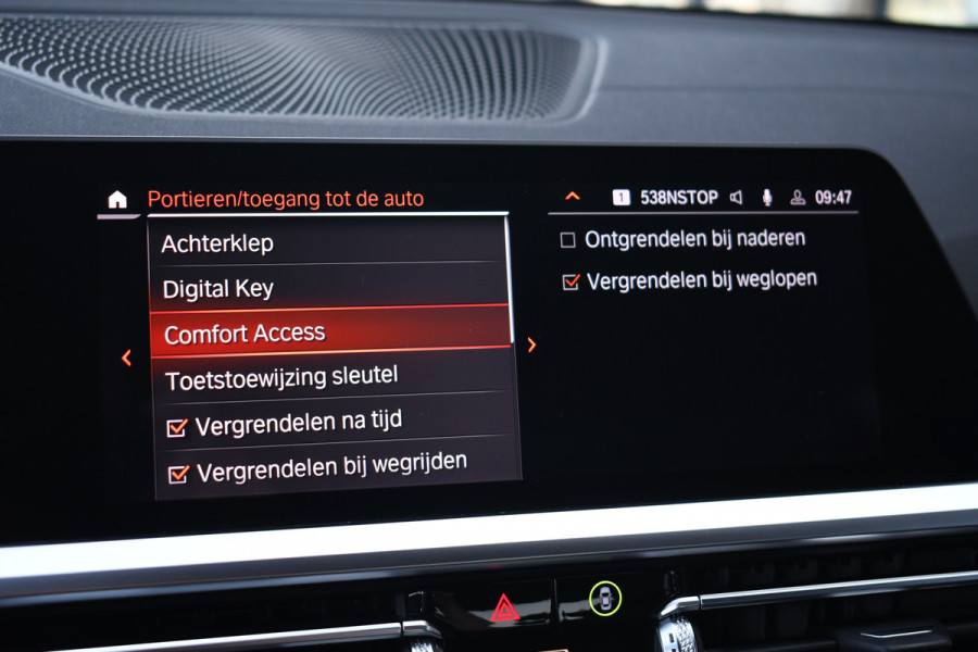 BMW 3-serie 330e M-Sport Pano H/K El-zetels Adp-onderstel El-klep Camera