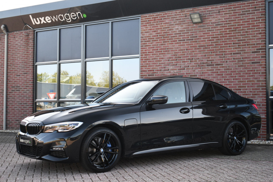 BMW 3-serie 330e M-Sport Pano H/K El-zetels Adp-onderstel El-klep Camera