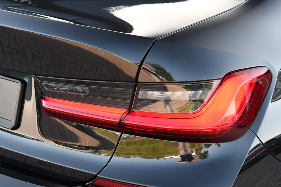 BMW 3-serie 330e M-Sport Pano H/K El-zetels Adp-onderstel El-klep Camera