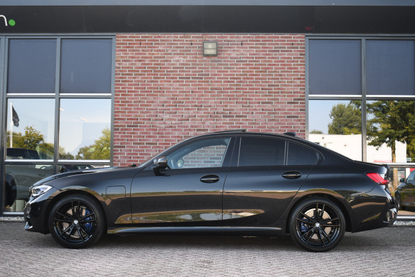 BMW 3-serie 330e M-Sport Pano H/K El-zetels Adp-onderstel El-klep Camera
