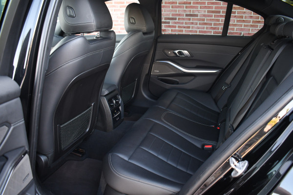 BMW 3-serie 330e M-Sport Pano H/K El-zetels Adp-onderstel El-klep Camera